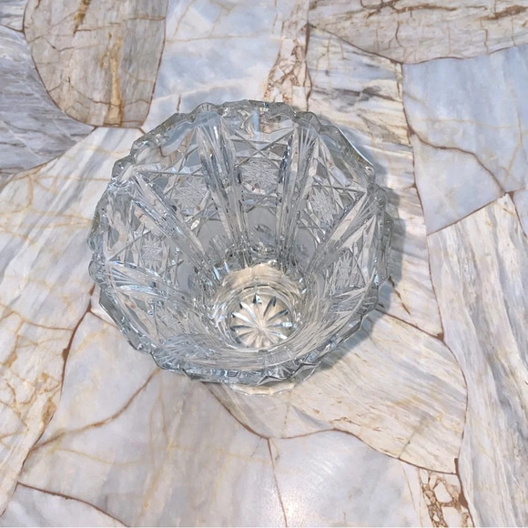 Gorgeous Stylish Modern Clear Glass Flower Vase - Picture 4 of 8